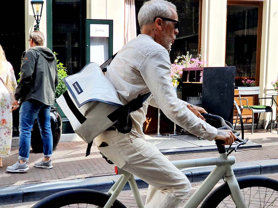 Amsterdam man riding bike streetstyle