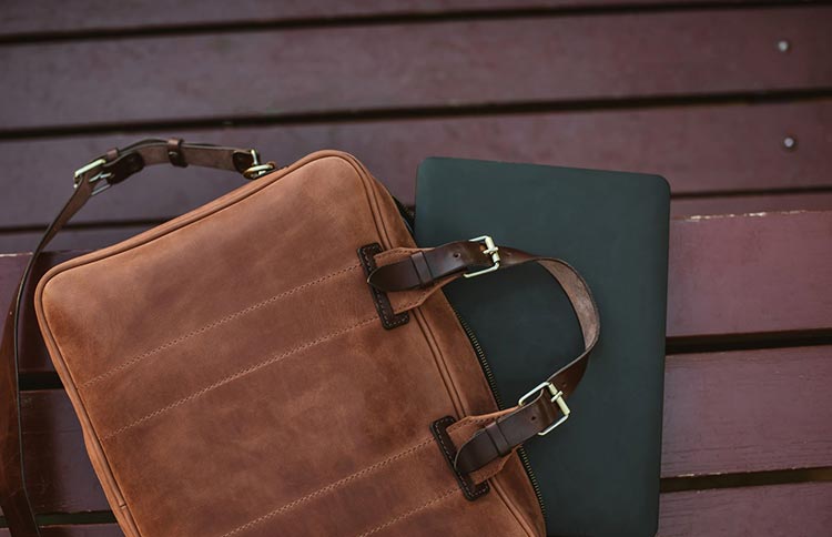 Key Tips On Choosing Perfect Leather Laptop Bag For Business Events