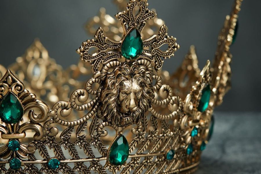 Leo King Crown