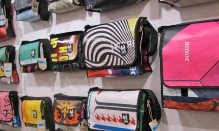 Vaho Man Bags – Using Old Advertising Banners Into Funky Bags