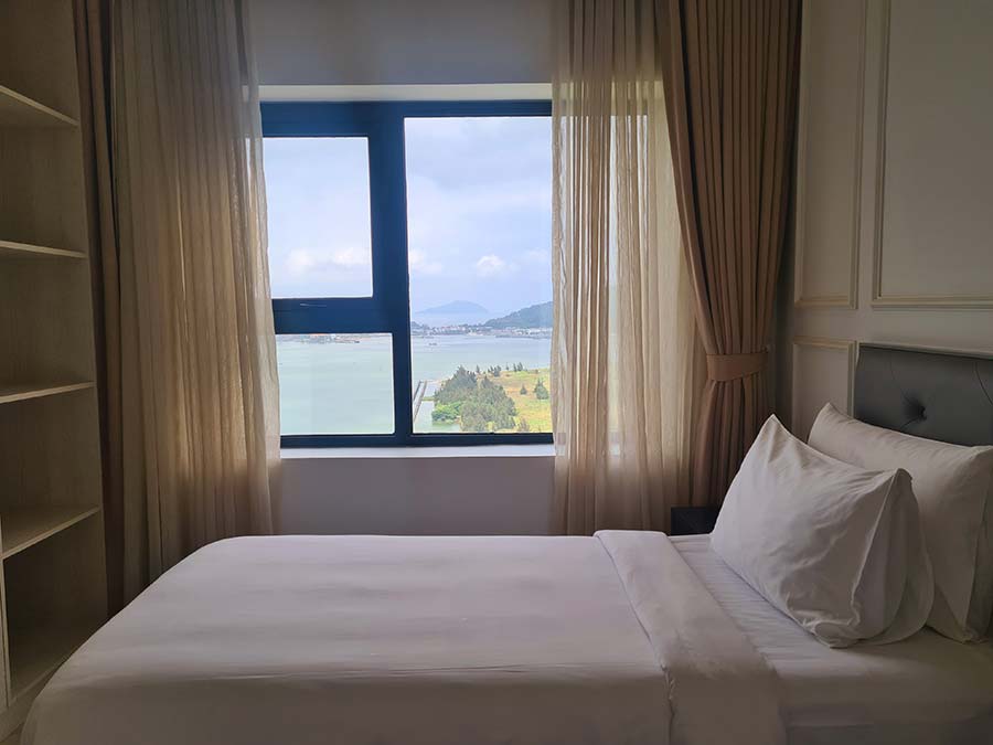 Corner Suite Bay View Wyndham Danang Golden Bay Vitenam 2023 Hotel review 